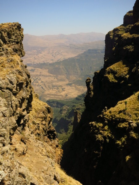 The escarpment on the ascent to Inatye
